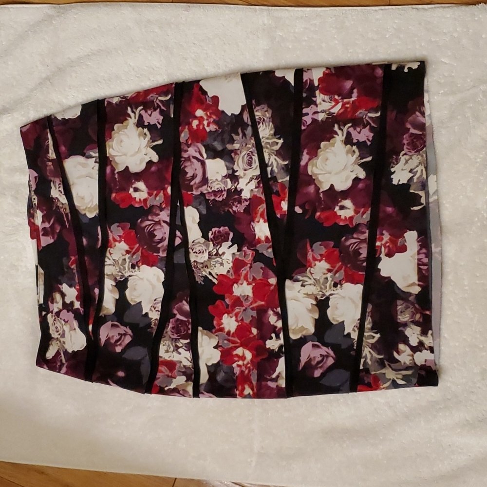 White House Black Market Floral Skirt